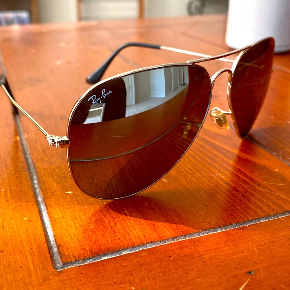 Men’s large Ray Ban Aviator Sunglasses.